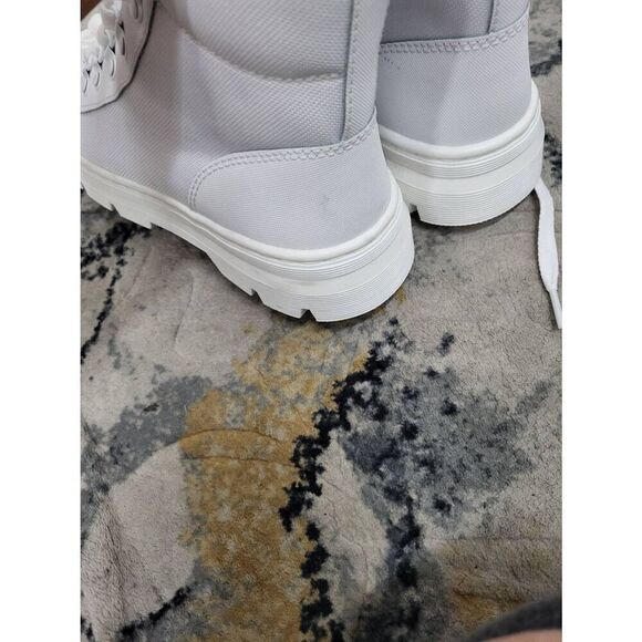 New Dr.Martens boots sz9 - Picture 5 of 6